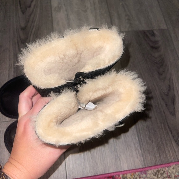 Girls leather uggs - Picture 5 of 7